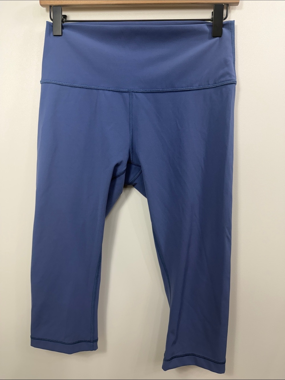 Lululemon Wunder Under crop 16” inseam leggings size 8.Blue